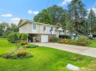 850 Buckhorn Dr, Lake Orion, MI