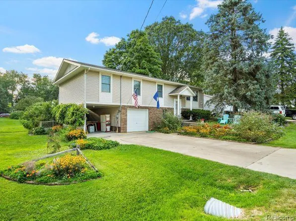 850 Buckhorn Dr, Lake Orion, MI 48362