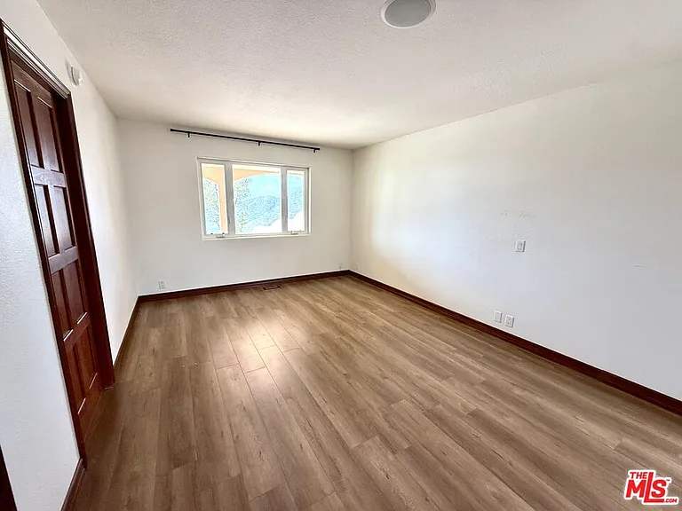 10827 Pacific View Dr — Photo 36