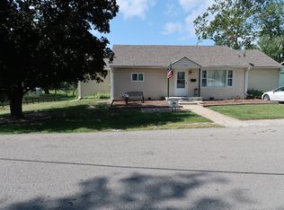 1004 S 17th St, Bethany, MO 64424
