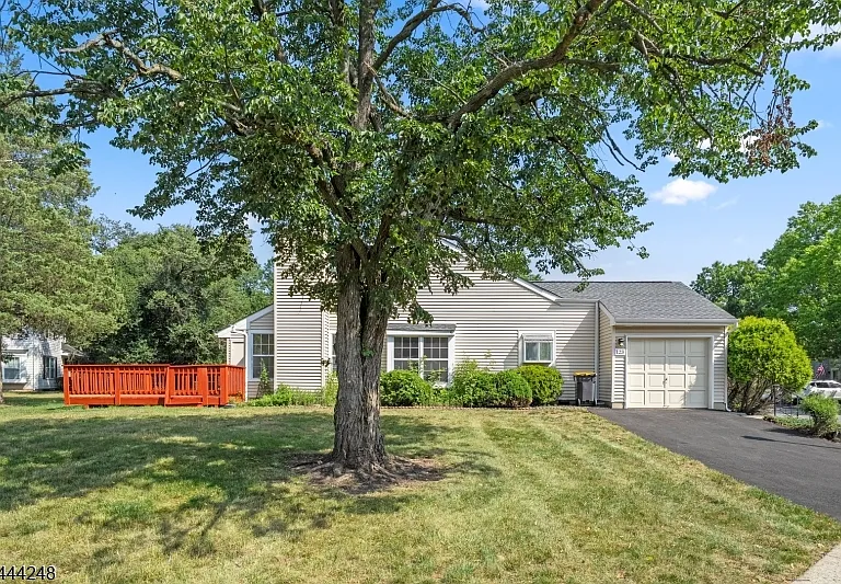 123 Harrow Dr — Photo 1