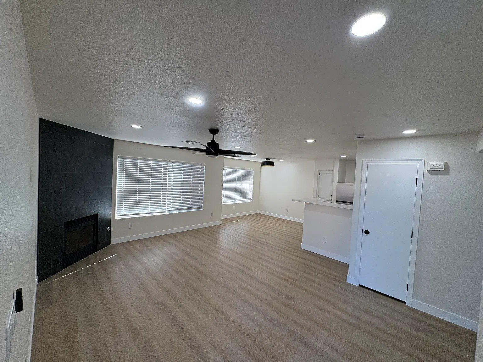 2 bed, 1016 sqft, $1,895 — Photo 2