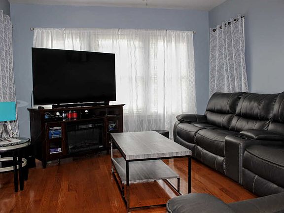2nd image of 6426 S Washtenaw Ave