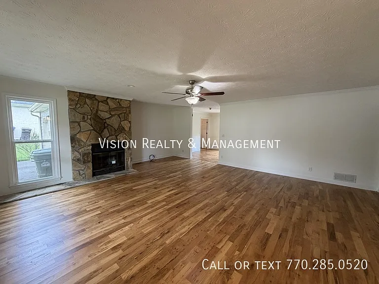 131 Hunters Way — Photo 2