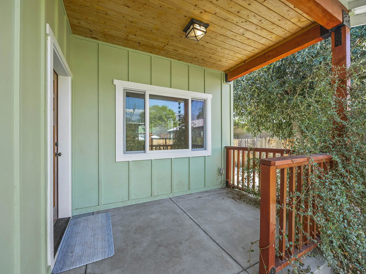 2 bed, 1000 sqft, $3,300 — Photo 2