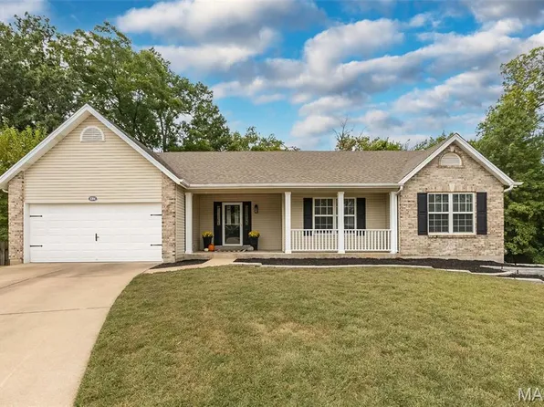 1094 Treeshade Dr, Saint Peters, MO 63376