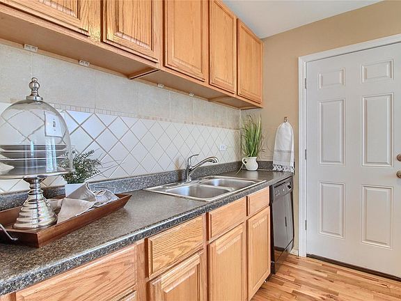 3rd image of 825 S Shoshone St