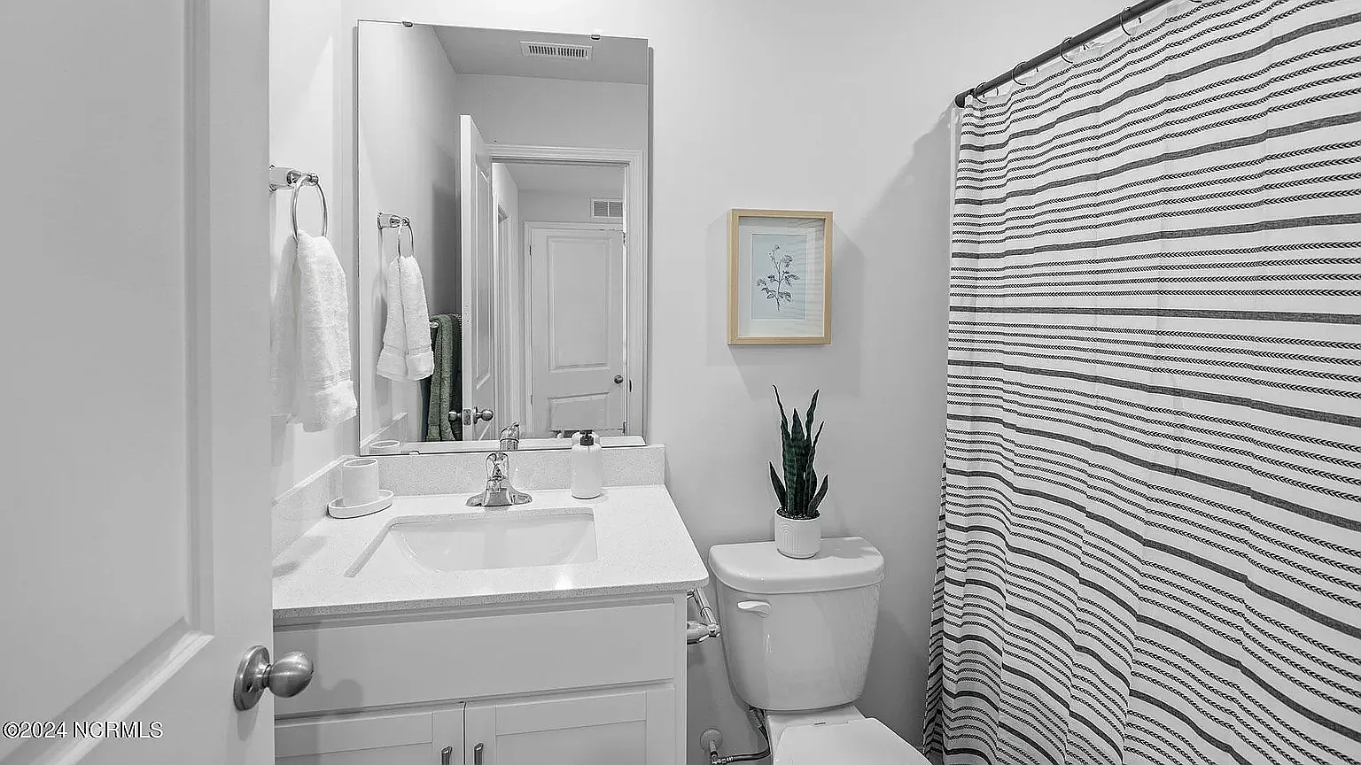 3 bed, 1429 sqft, $1,975 — Photo 3