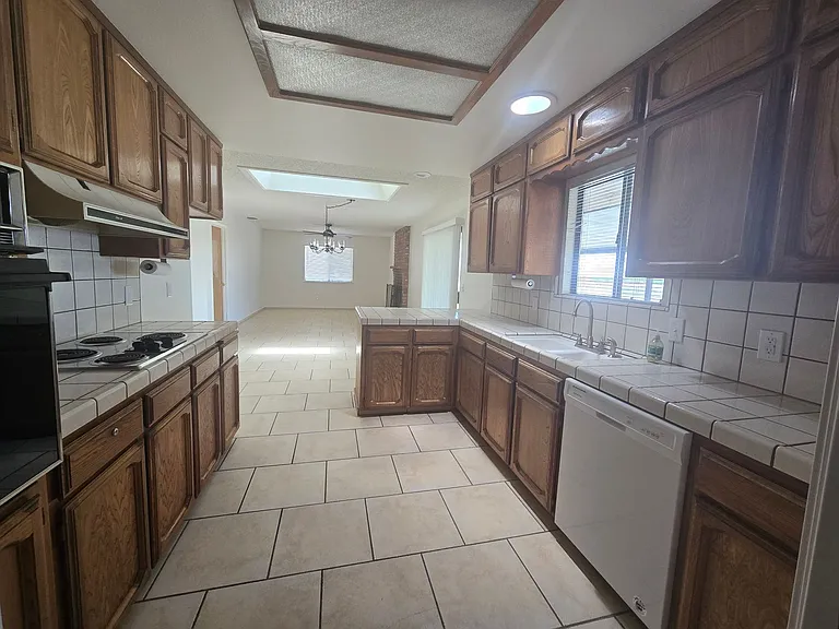 6695 Kent Ave — Photo 11
