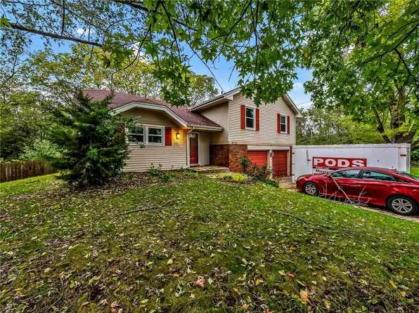 6732 NW Hidden Valley Rd, Parkville, MO 64152