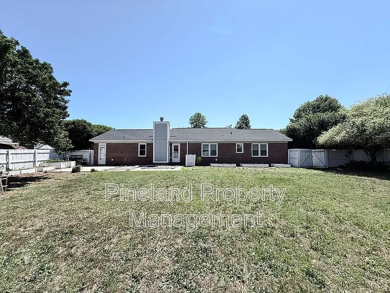 1690 Clairborne Dr — Photo 22