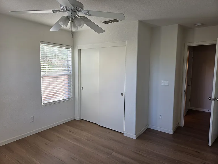 3930 Sophia St — Photo 17