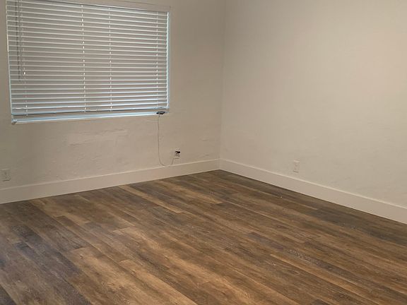 5th image of 1821 Thomas St