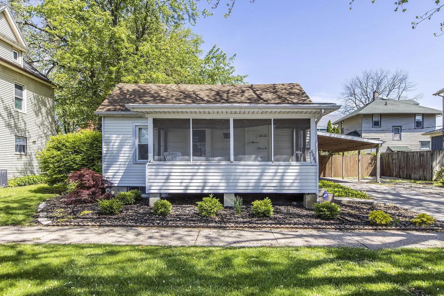 608 E Olive St photo 1
