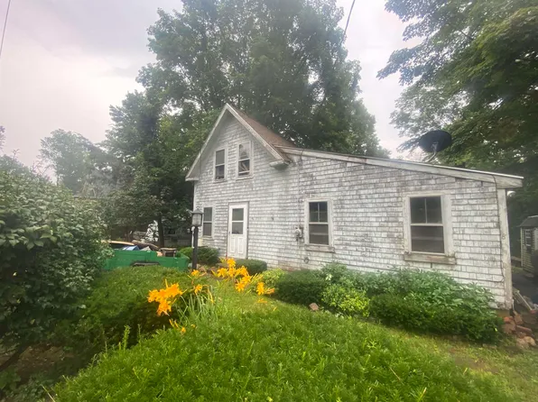 8 Kingston Road, Danville, NH 03819