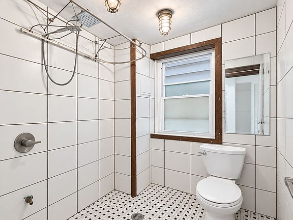 4th image of 192 Beach 96th St #1