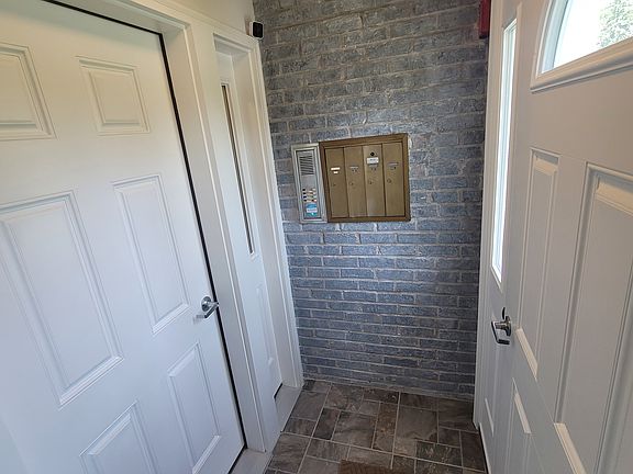 2nd image of 6537 W 173rd Pl #2