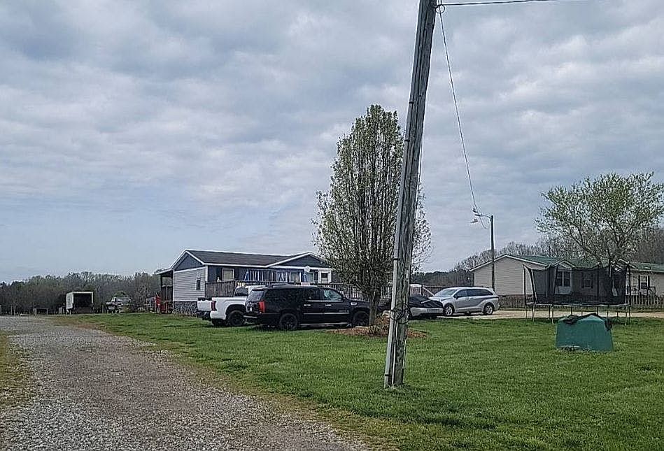 2nd image of 490 Oak Mountain Rd