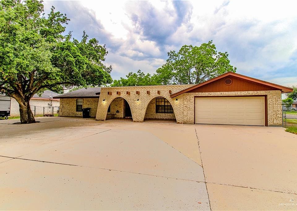 1st image of 210 W Sugarcane Dr