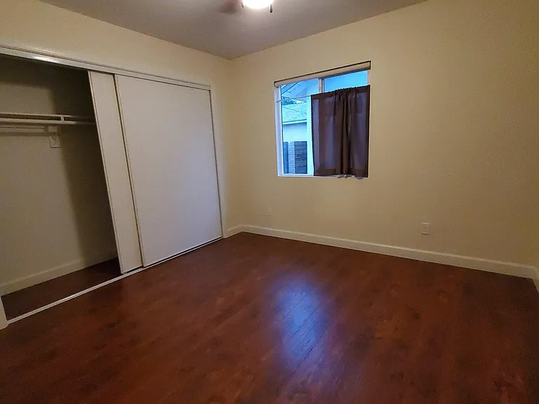 18152 Rayen St — Photo 10