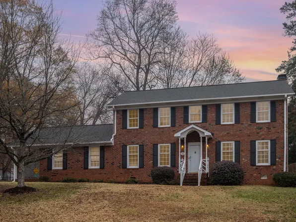 5320 Cedarwood Dr, Raleigh, NC 27609