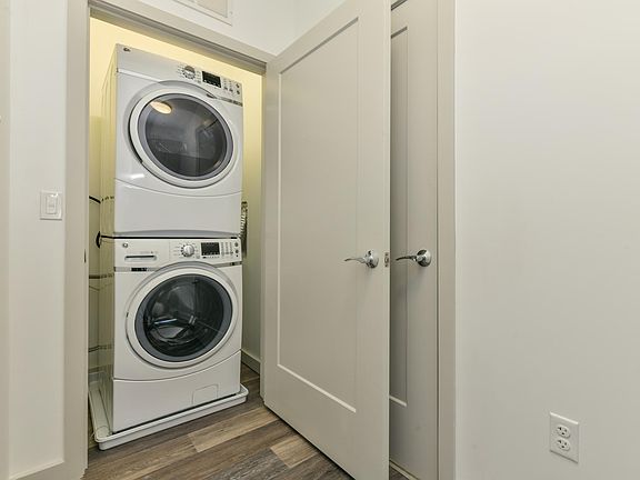 4th image of 180 Telford St #322
