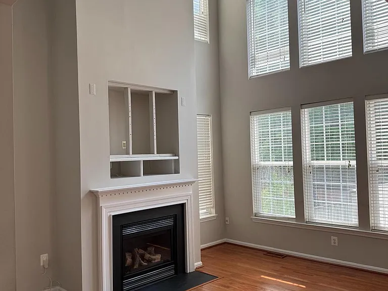 7689 Graysons Mill Ln — Photo 4