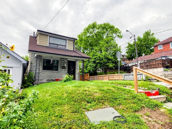 410 Silverthorn Ave, Toronto, ON M6M 3H2