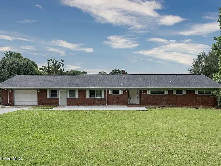 168 Oak Summit Rd — Photo 1