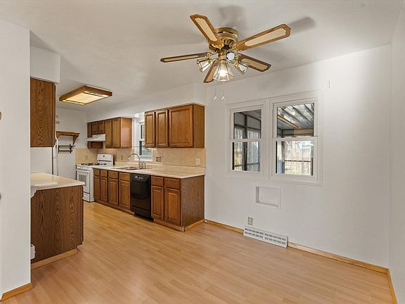 4th image of 19151 Dresden Dr