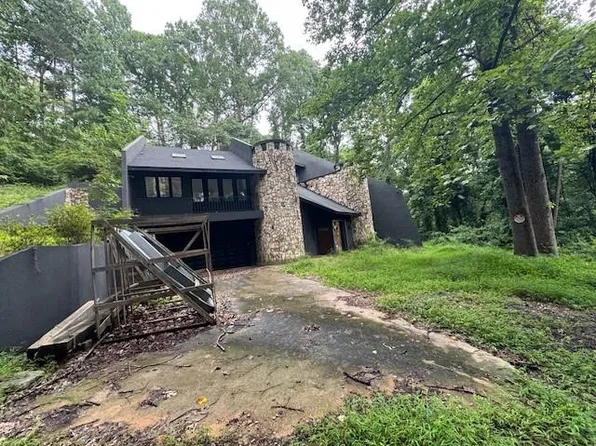 1809 Silver Ridge Ct, Stone Mountain, GA 30087