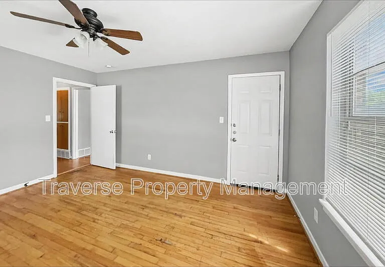 304 S Waco St — Photo 12