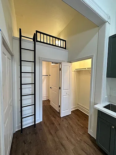 Floor plan 212