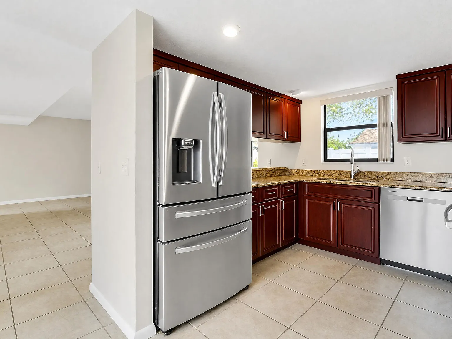 3 bed, 2.5 bath, 1435 sqft, $3,400 — Photo 2