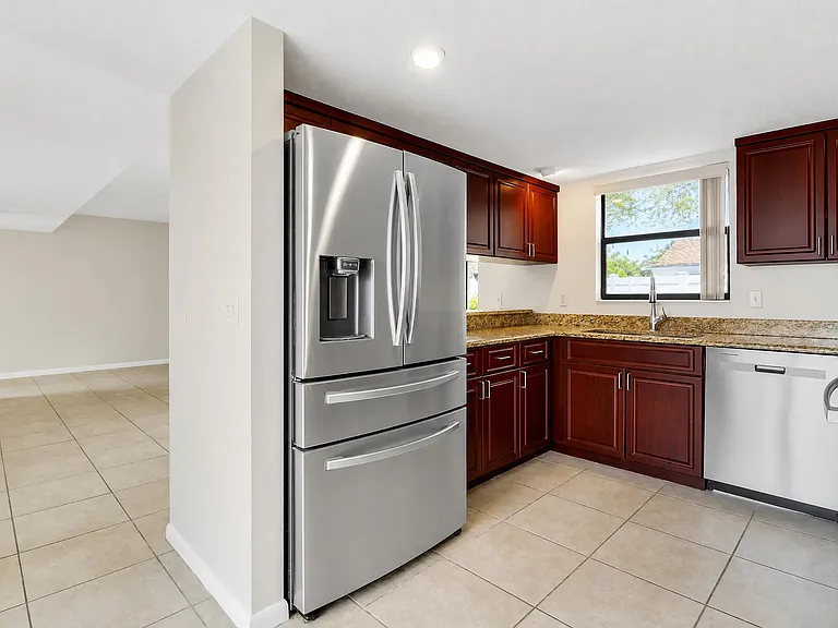 202 Lakewood Dr #11B — Photo 3