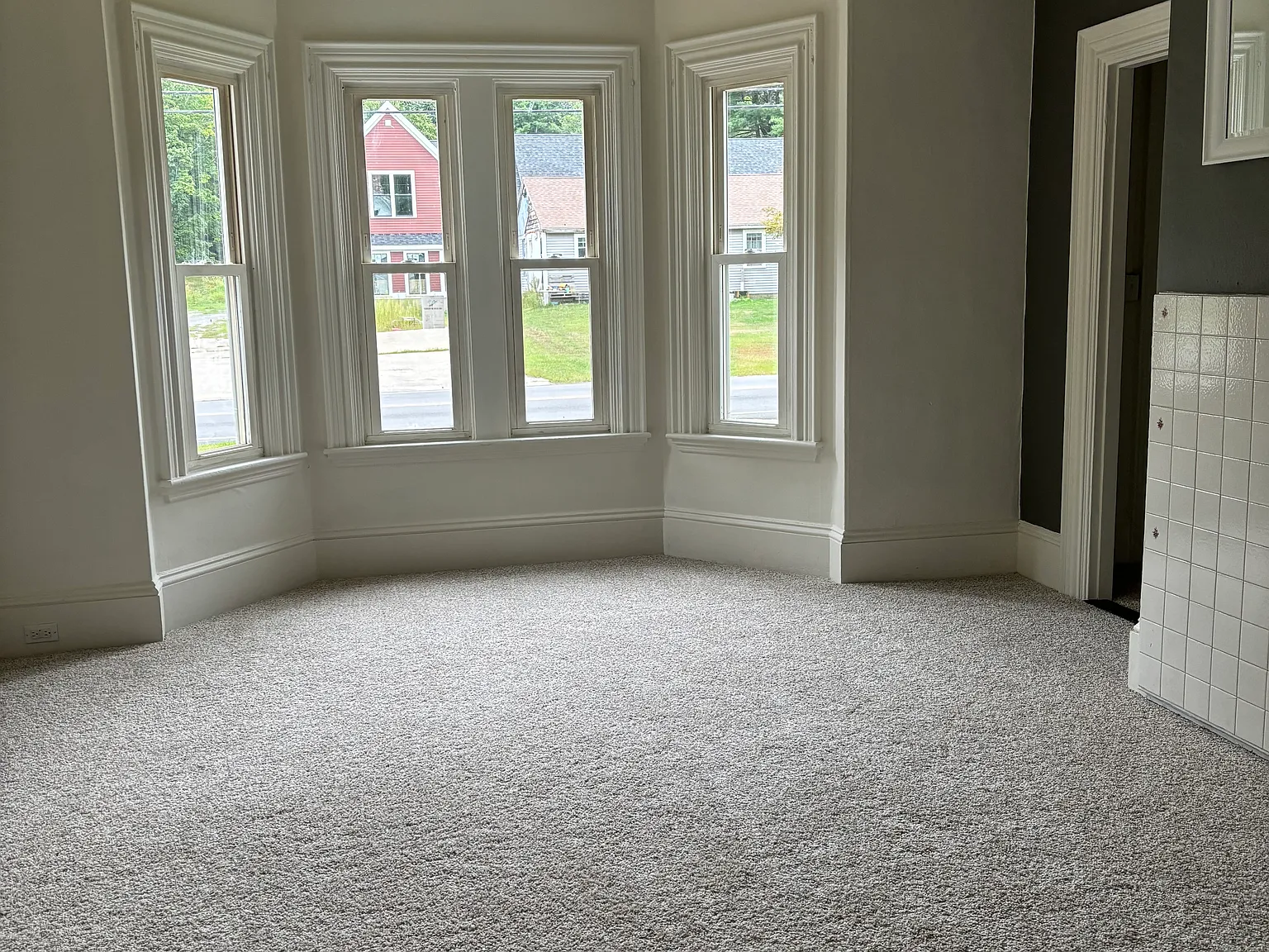 3 bed, $3,000 — Photo 2