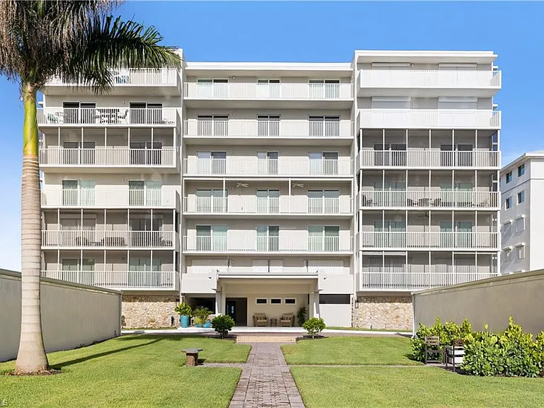 1977 Gulf Shore Blvd N #504 — Photo 32
