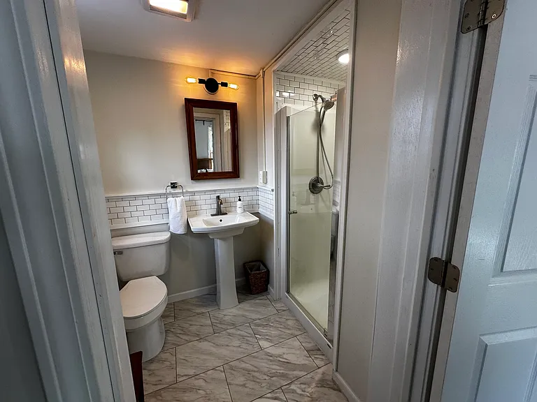 216 University Ave — Photo 18