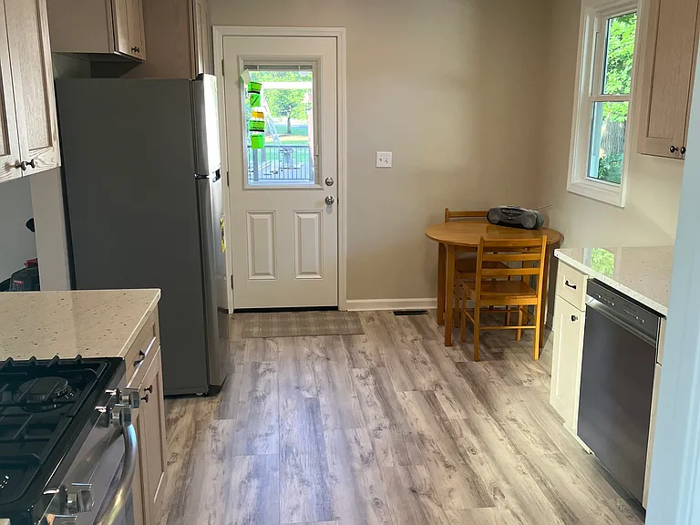 10 Lakeville Ct — Photo 5