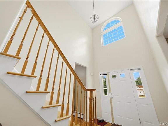 4th image of 977 Mt Hope Road