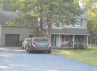 141 Ledgeway Dr, Dingmans Ferry, PA 18328