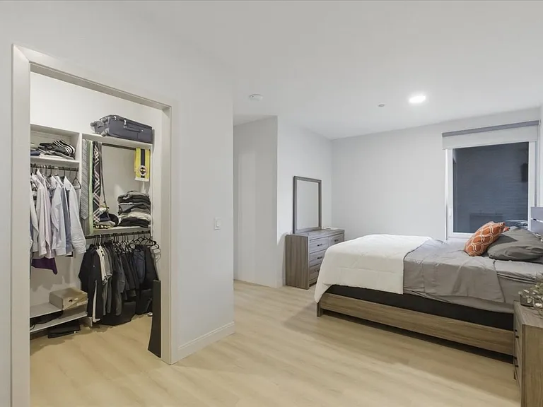 947 W Sunnyside Ave #213 — Photo 8