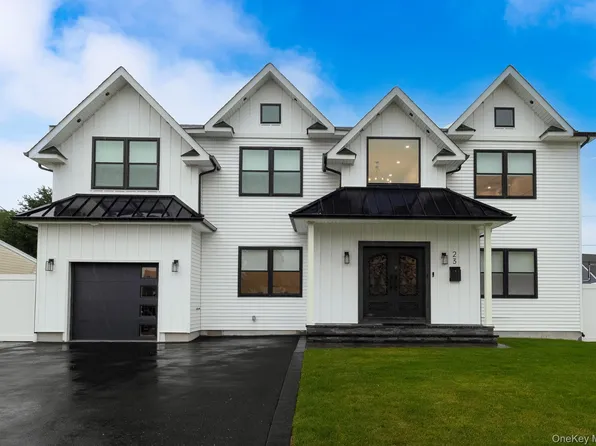 23 Faith Lane, Westbury, NY 11590