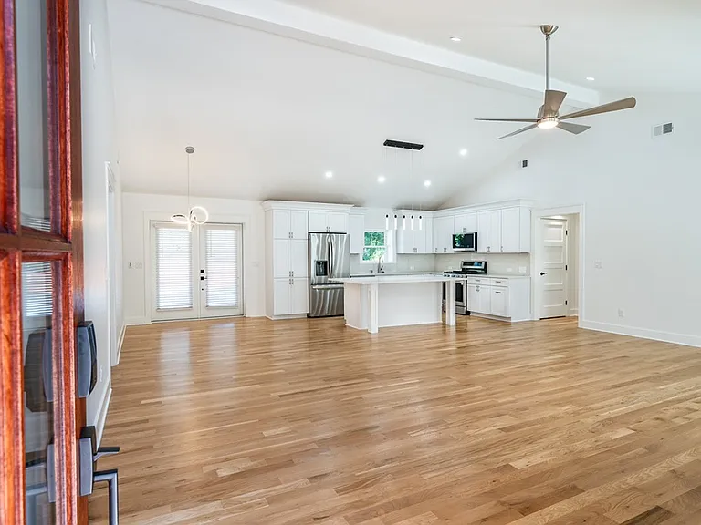 1414 Six Mile Rd — Photo 4
