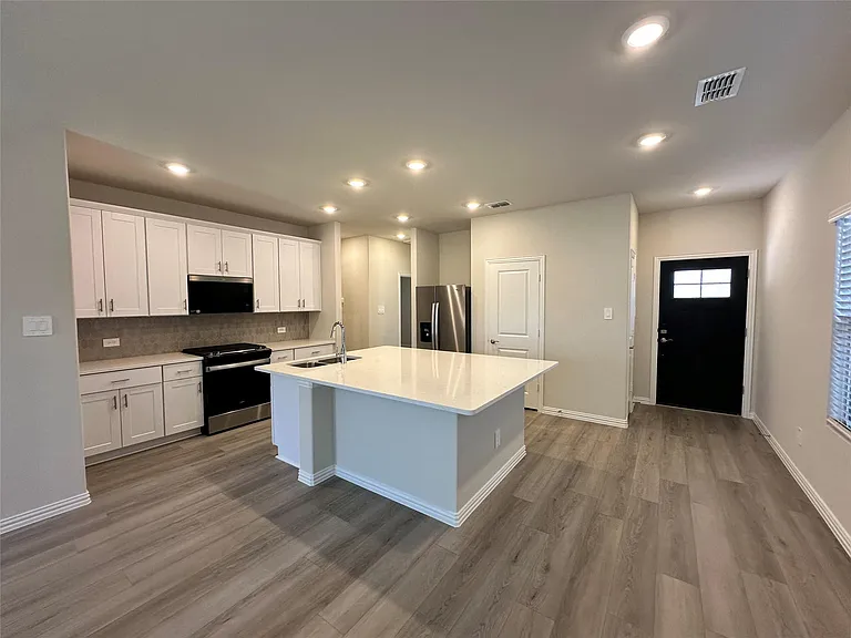 501 Dorothy Dr — Photo 3