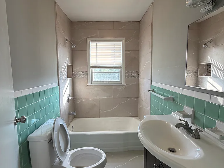 837 W Madison St #2 — Photo 3