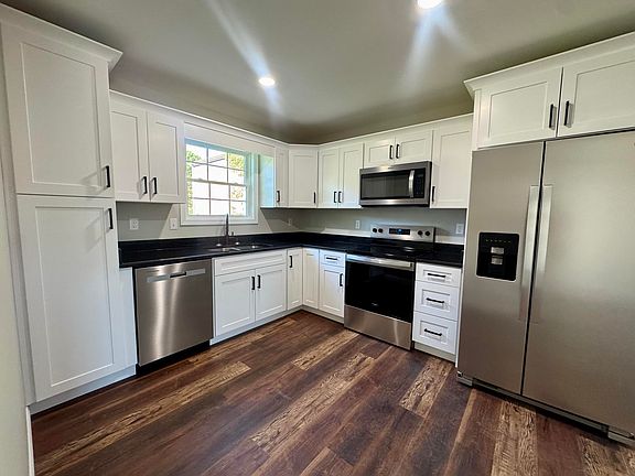 4th image of 110 Bow Bridge Dr