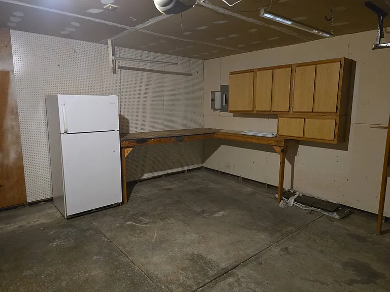 235 Meadow Glen Dr — Photo 9