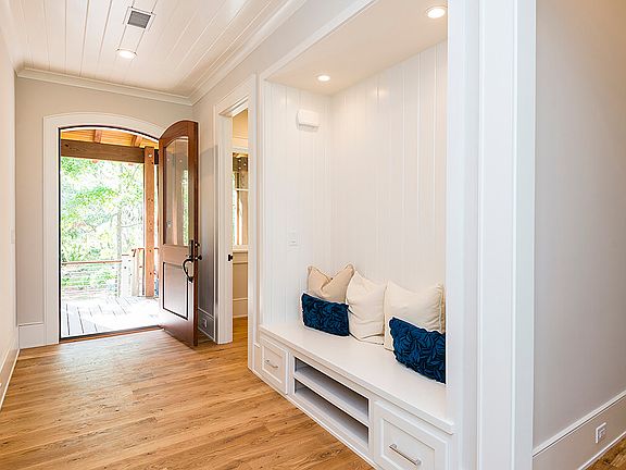 3rd image of 125 Halona Ln