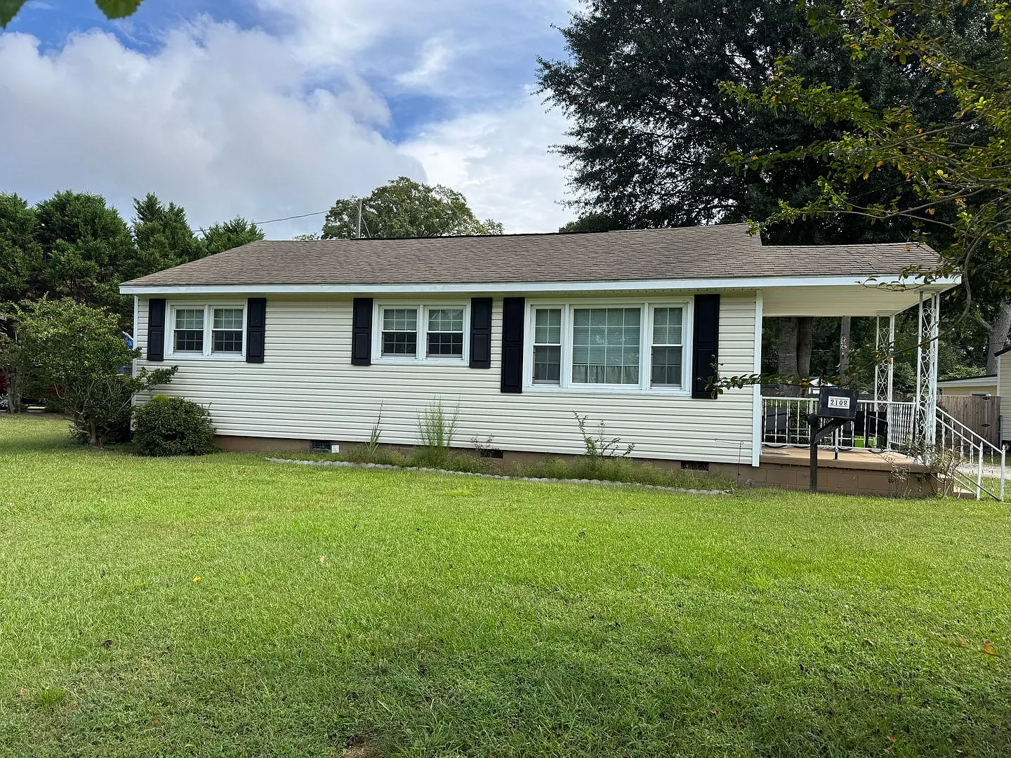 Charming 2BR/2BA Home Near Historic Downtown New Bern — Photo 1